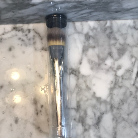 🎉Host Pick🎉 Heavenly LuxePaddle Foundation Brush - Picture 6 of 7